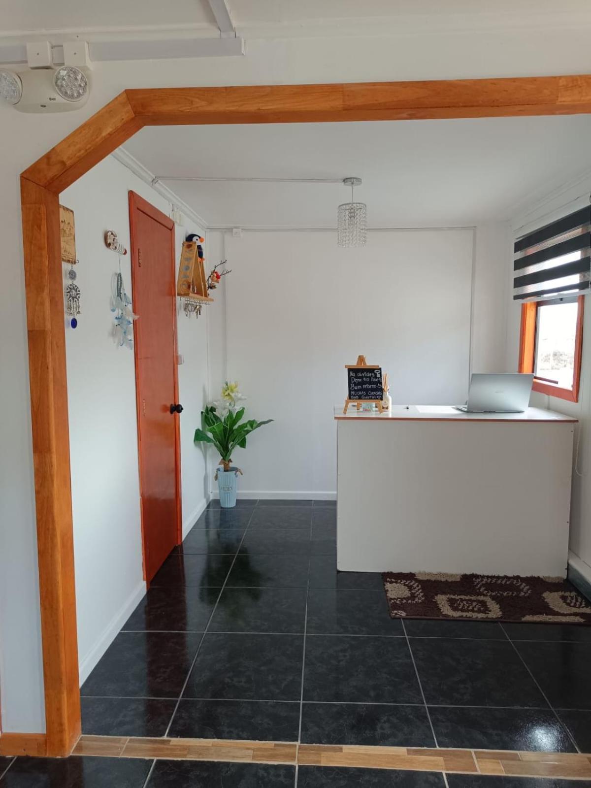 פורטו נטאלס Hostal B&B Coastal Natales מראה חיצוני תמונה