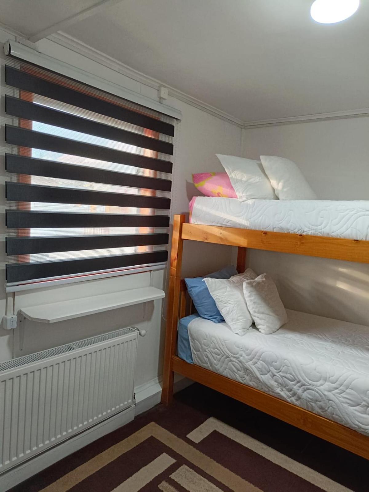 פורטו נטאלס Hostal B&B Coastal Natales מראה חיצוני תמונה