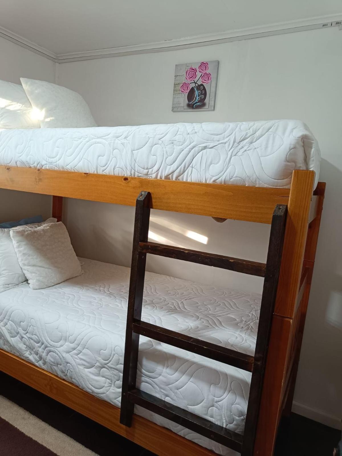 פורטו נטאלס Hostal B&B Coastal Natales מראה חיצוני תמונה